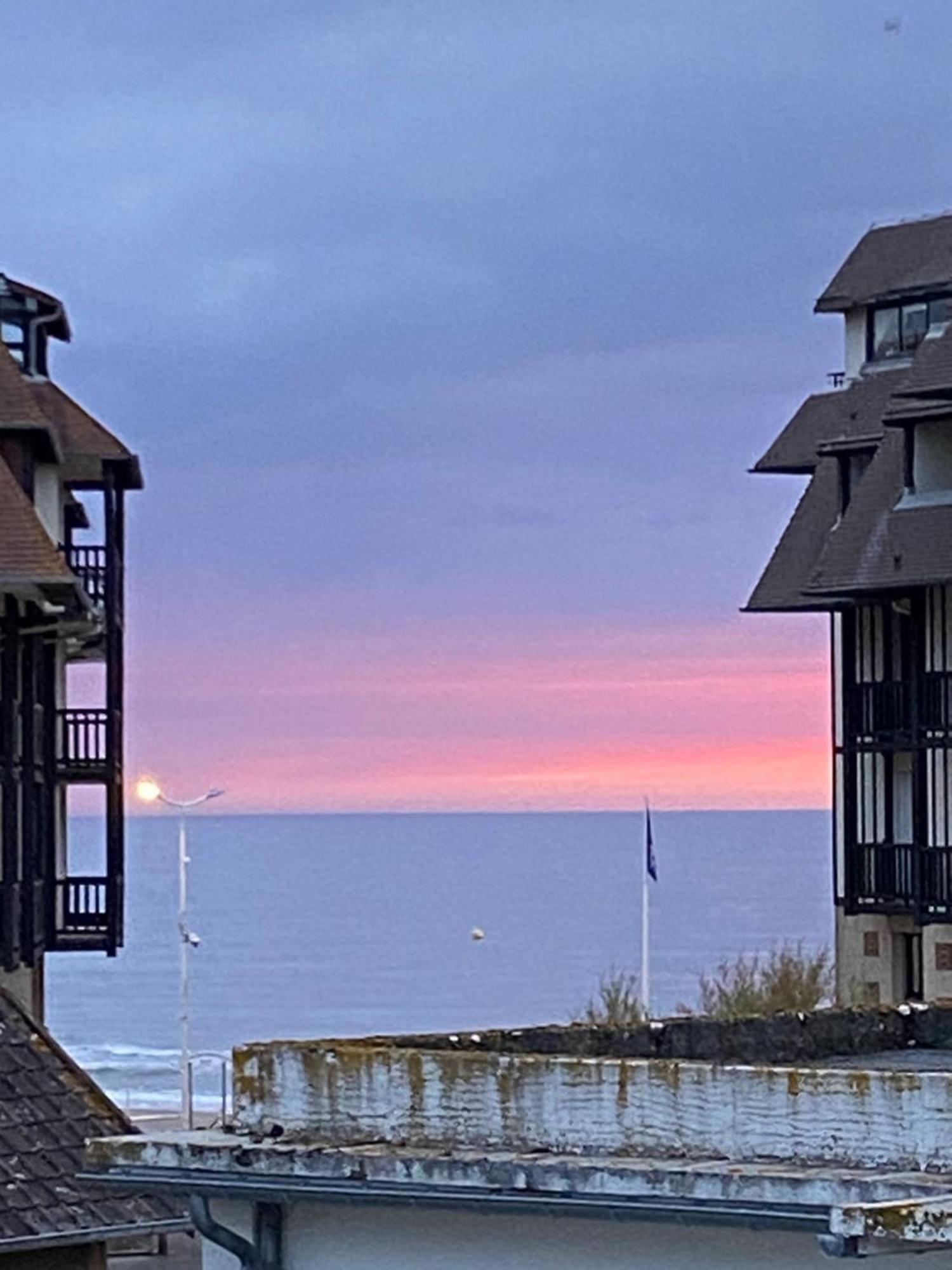 Appartement 65M2 Avec Balcon Vues Partielles Mer A 150M De La Plage Et Centre, Wifi Et Parking Prive Blonville-sur-Mer Kültér fotó
