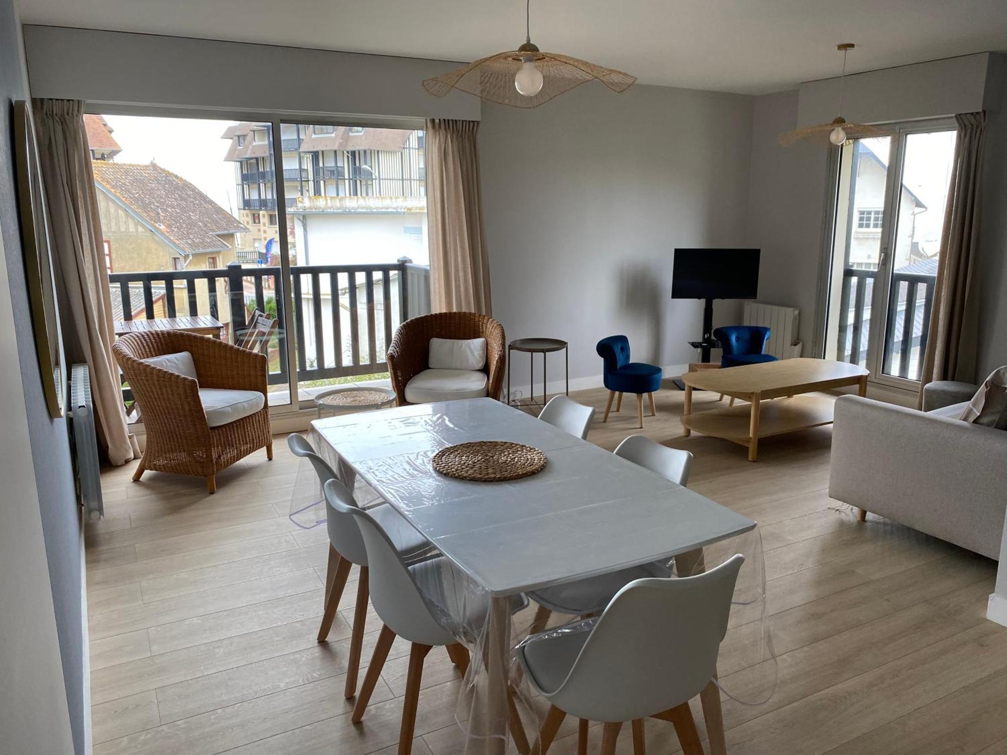 Appartement 65M2 Avec Balcon Vues Partielles Mer A 150M De La Plage Et Centre, Wifi Et Parking Prive Blonville-sur-Mer Kültér fotó