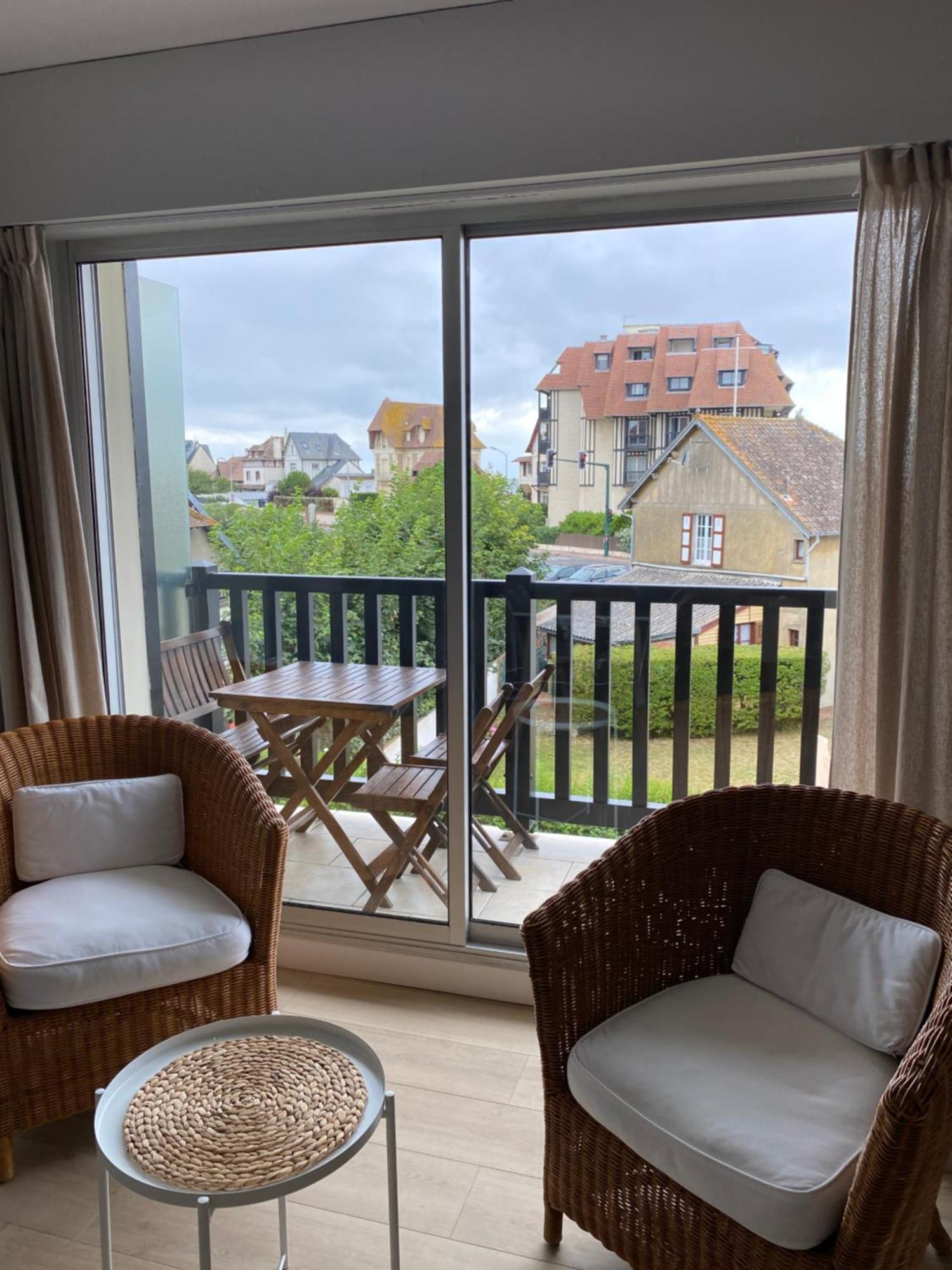 Appartement 65M2 Avec Balcon Vues Partielles Mer A 150M De La Plage Et Centre, Wifi Et Parking Prive Blonville-sur-Mer Kültér fotó